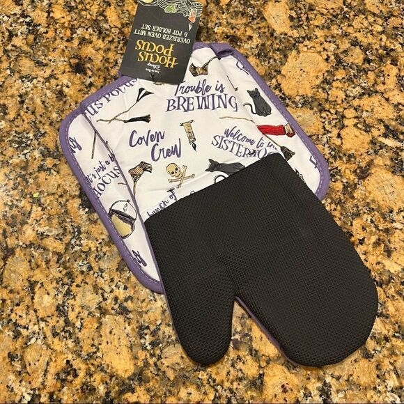 Disney Hocus Pocus Oversized Oven Mitt & Pot Holder Set Halloween - Picture 1 of 7